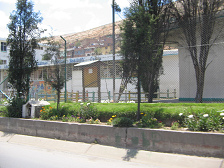 La Oroya, der Eingang der Schule
                        "Victoria Barc�a Bonifatti"