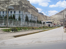 La Oroya, Eisenbahnlinie neben der Strasse