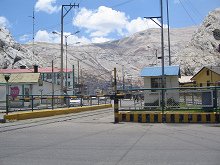 La ciudad minera La Oroya (03), un paso a
                        nivel