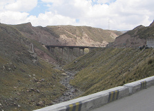 Vista de la valle con puente (02)
