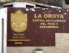 La Oroya, die goldene Ortstafel
                                  des B�rgermeisters, die viel
                                  verspricht, aber nichts h�lt [5]