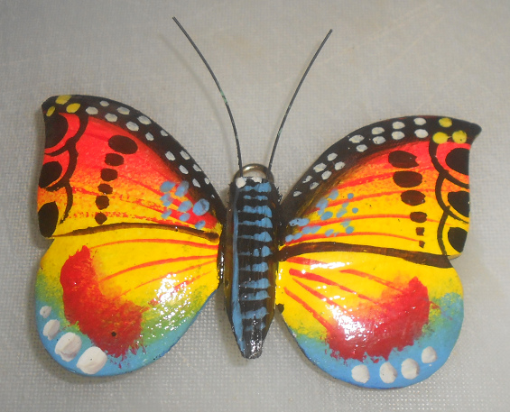 Mariposa peque�a en
                      madera con colores de una puesta del sol