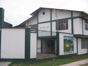"Terminal terrestre"
                          ("Bodenverkehrs-Terminal") von
                          Oxapampa, Wartehaus