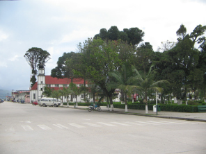 Park mit Kirche vom Jir�n Mariscal
                          Castilla aus gesehen