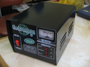 Stabilisator von Electromega, 1000 VA, Sicht
                      von oben
