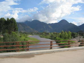 Die Villar-Br�cke (Puente Villar), Sicht
                        den R�o Chontabamba aufw�rts in richtung
                        Chontabamba