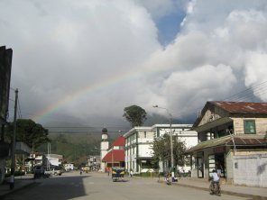 Jir�n Grau con municipalidad, iglesia y arco iris
                02. La armon�a es enga�osa.