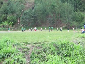 El juego de f�tbol del domingo con los
                          se�ores yanesha