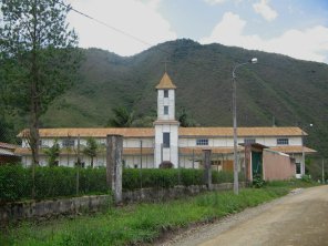 Iglesia gringa en Quillaz� (Quillazu)