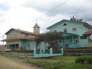 Quillazu (Quillaz�), casa con iglesia del
                        gringo